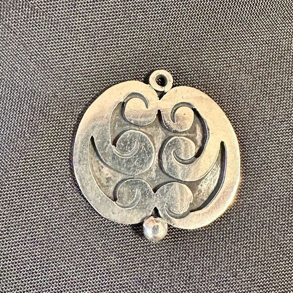 Vintage Silver Oval Pendant with raised swirl designs - Picture 10 of 10